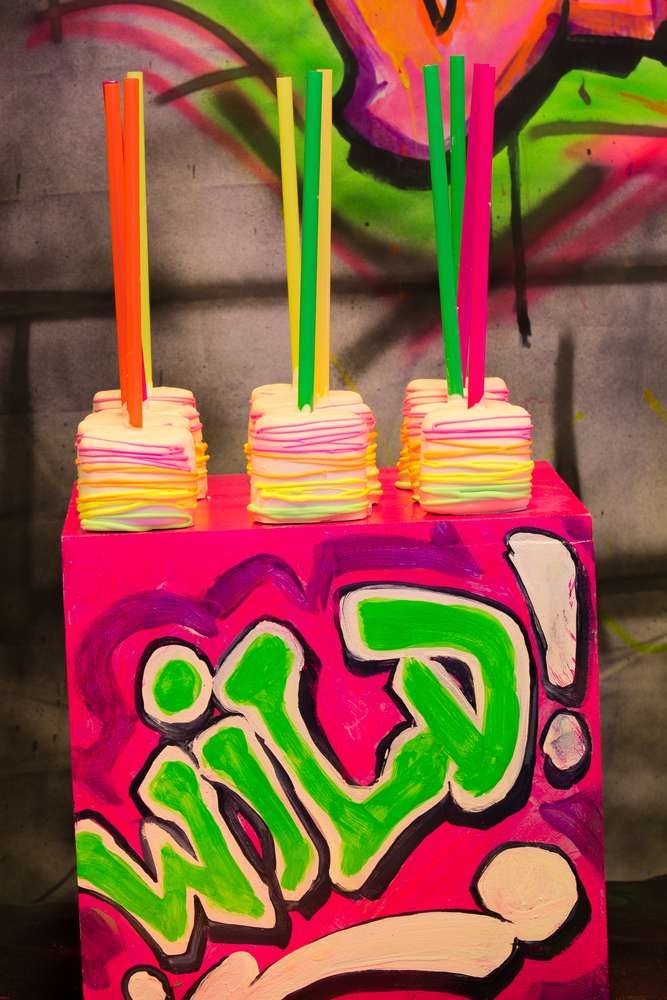 Detail Graffiti Glow In The Dark Party Nomer 22