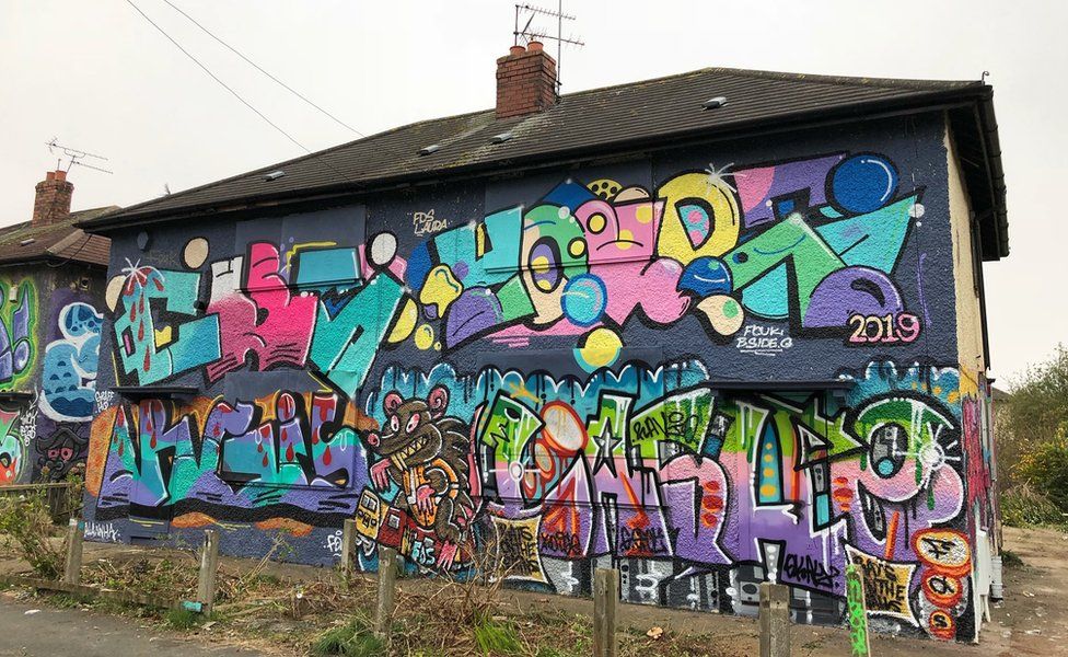 Detail Graffiti Home Nomer 14