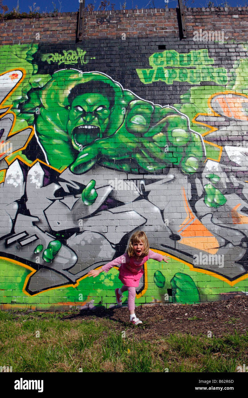 Detail Graffiti Hulk Nomer 36
