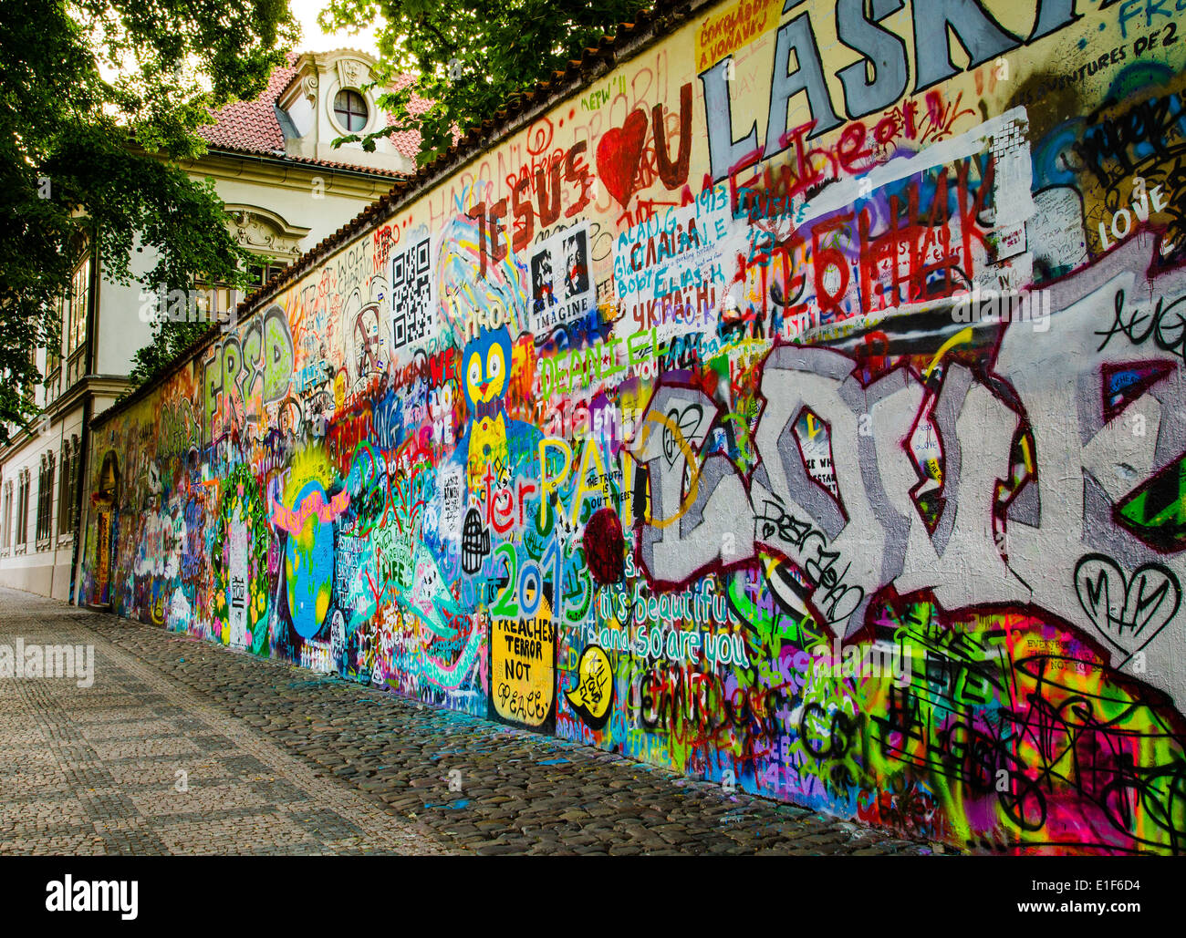 Detail Graffiti In Old Buildings Nomer 14