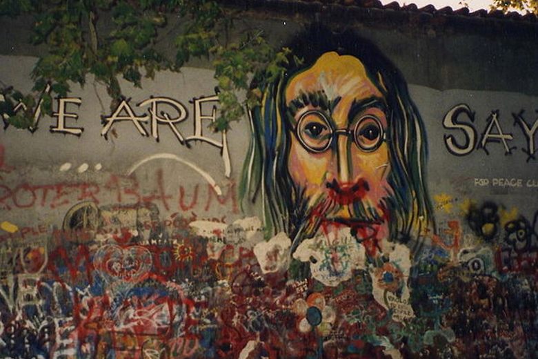 Detail Graffiti John Lennon Nomer 27