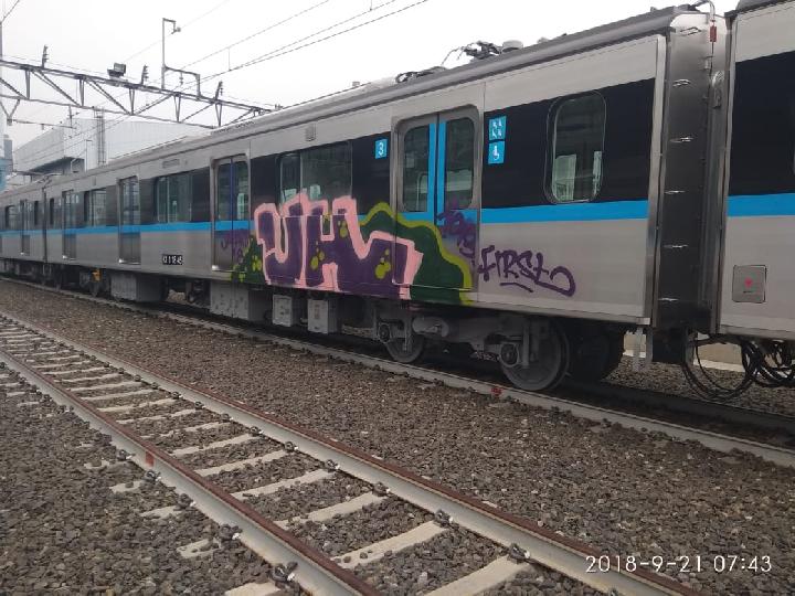 Detail Graffiti Kereta Nomer 13