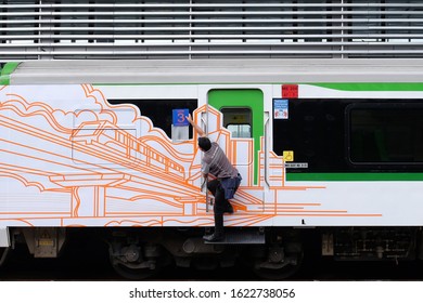 Detail Graffiti Kereta Bandara Nomer 15