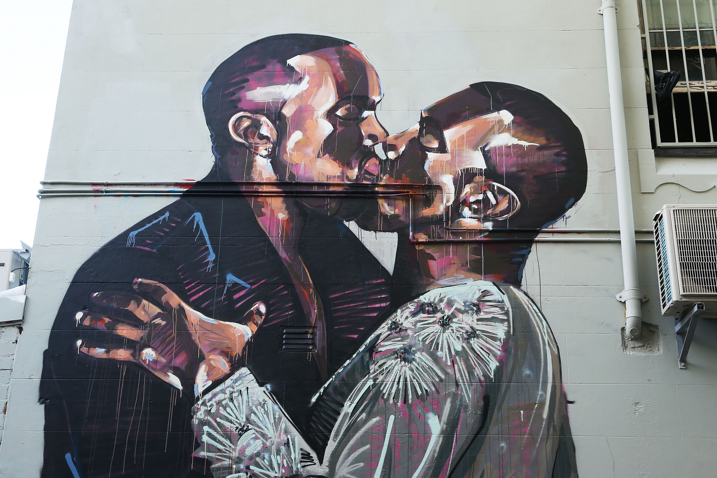 Detail Graffiti Kiss Nomer 32