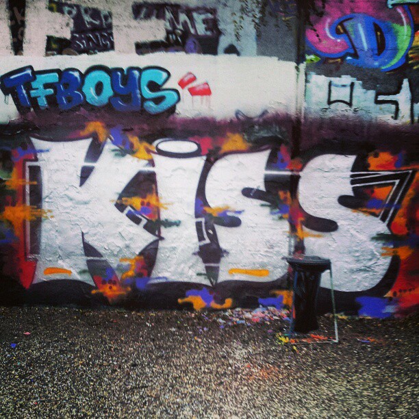 Detail Graffiti Kiss Nomer 40