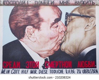 Detail Graffiti Kiss Nomer 45
