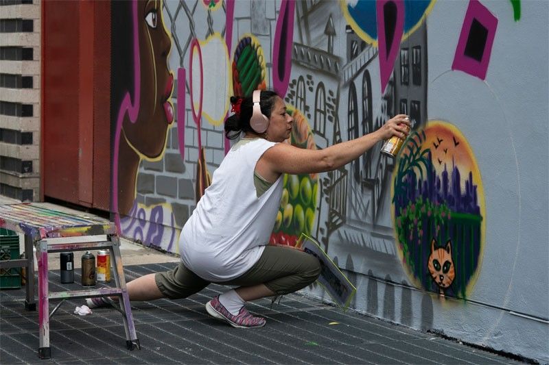 Detail Graffiti Lady Nomer 6