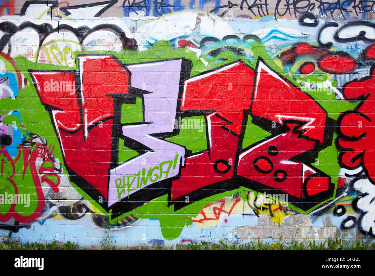 Detail Graffiti Letters Wall Nomer 21