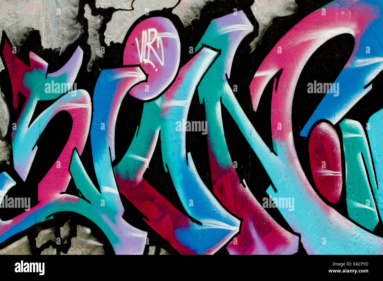 Detail Graffiti Letters Wall Nomer 54