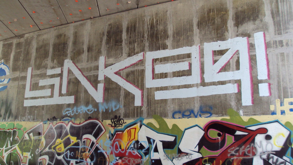 Detail Graffiti Link Nomer 7