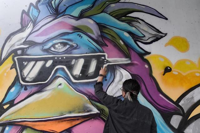 Detail Graffiti Logo Vn Nomer 25