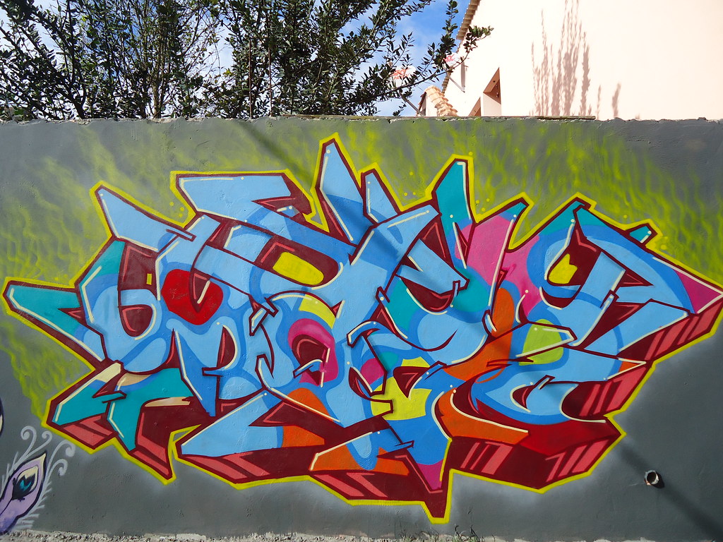 Detail Graffiti Maze Nomer 33