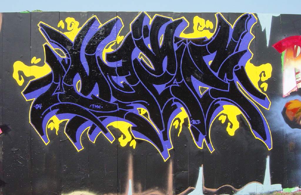 Detail Graffiti Maze Nomer 35