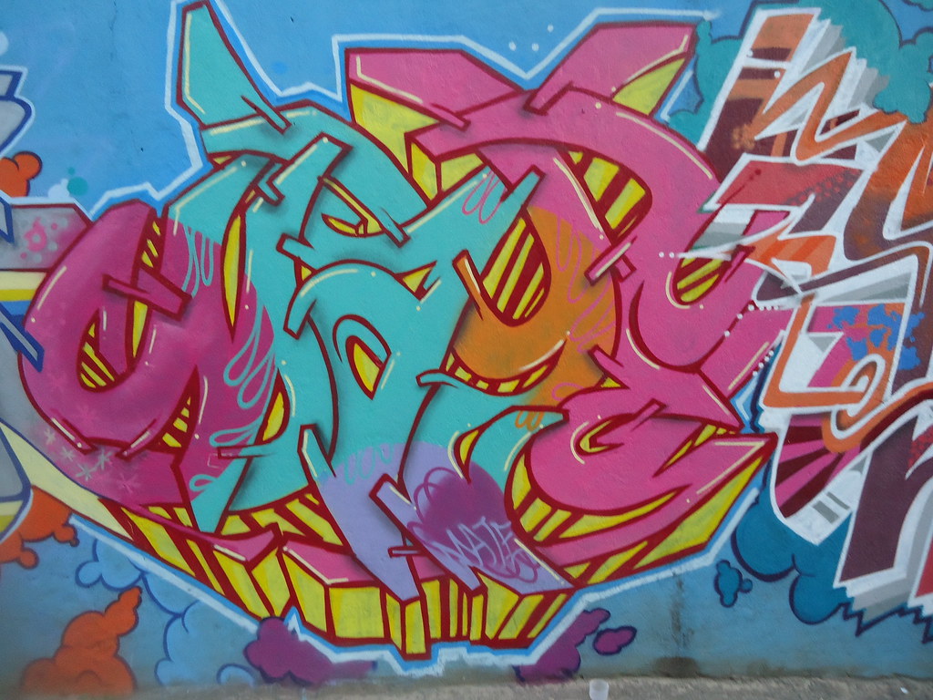 Detail Graffiti Maze Nomer 39