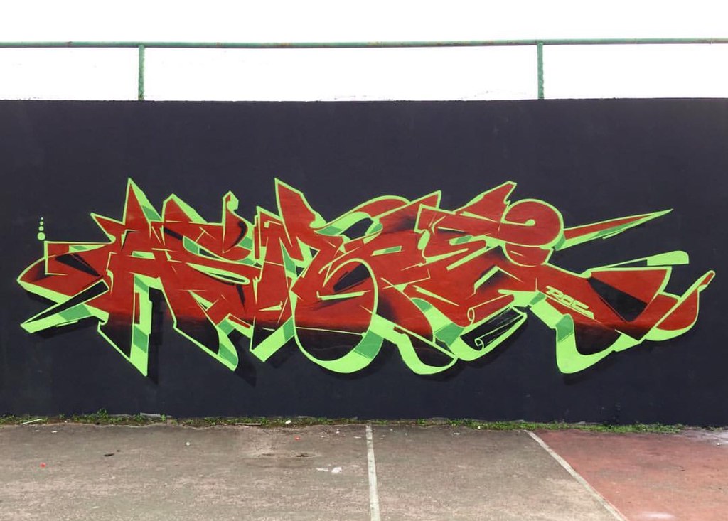 Detail Graffiti Medium Nomer 46