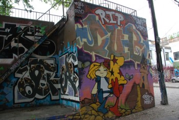 Detail Graffiti Medium Nomer 49