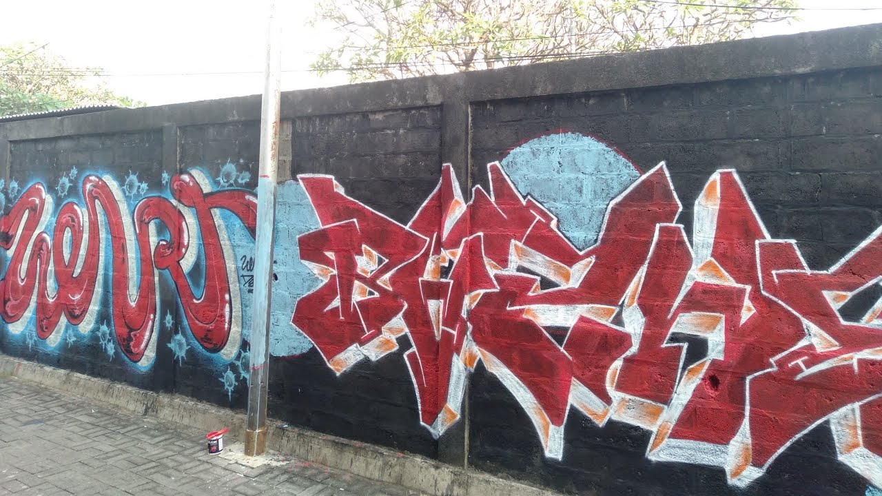 Detail Graffiti Merah Nomer 13