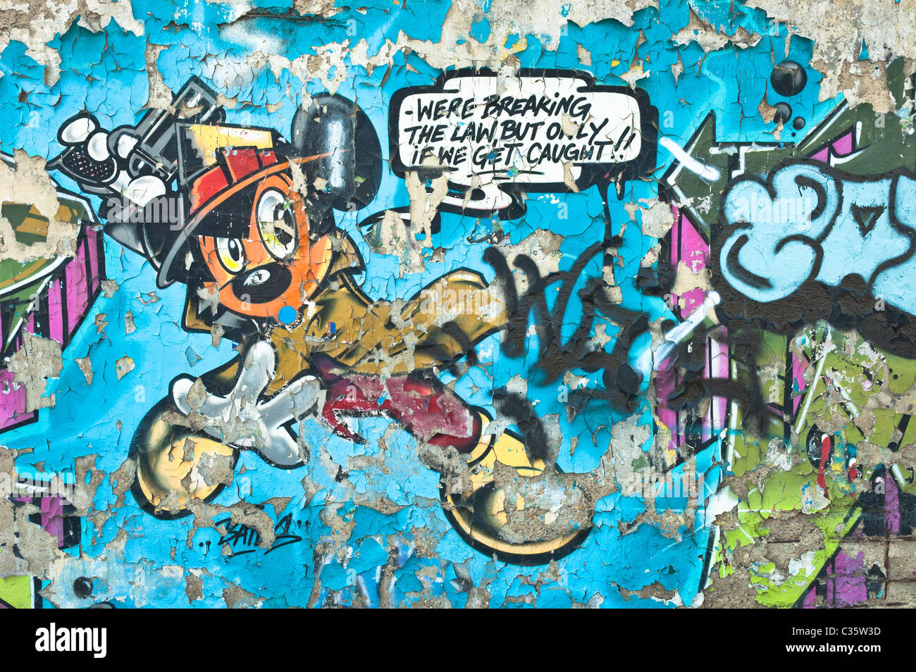 Detail Graffiti Mickey Paling Keren Nomer 23