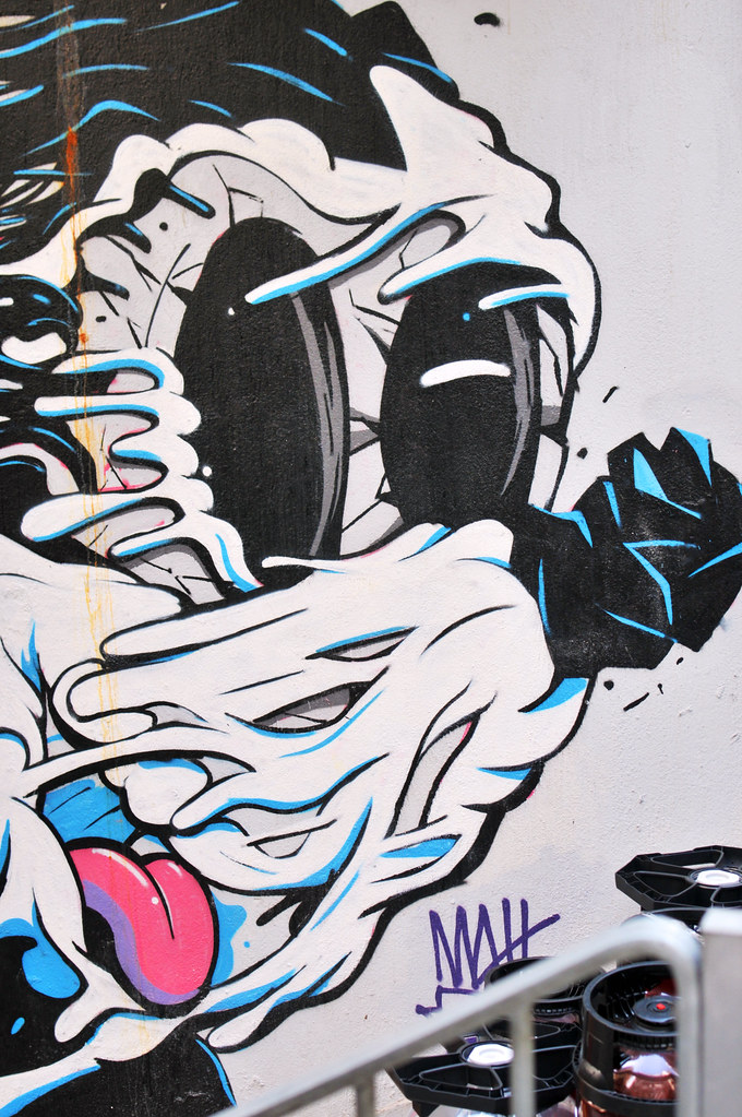 Detail Graffiti Mickey Paling Keren Nomer 31