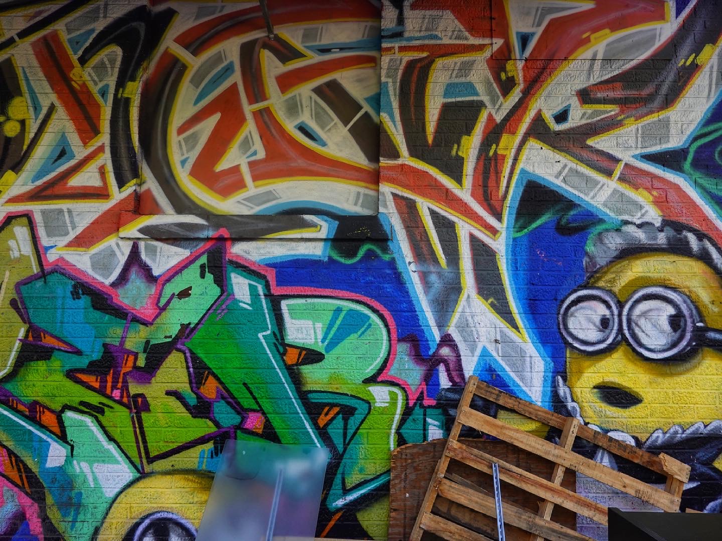 Detail Graffiti Minions Keren Nomer 30