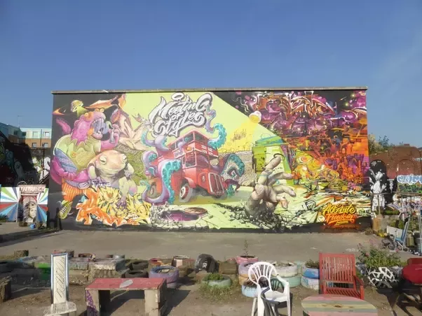 Detail Graffiti Mural Difference Nomer 9