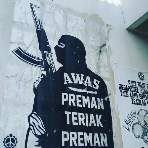 Detail Graffiti Mural Hitam Putih Nomer 8