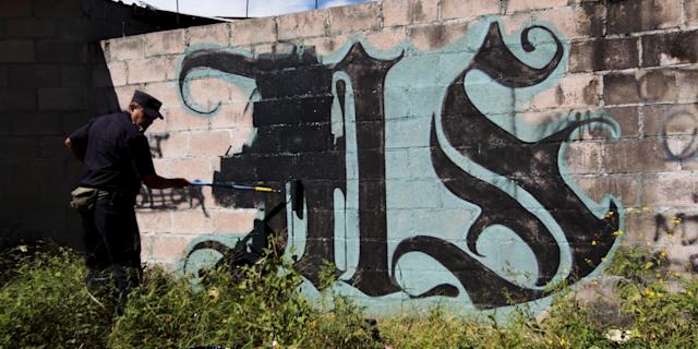 Detail Graffiti Nama Apis Nomer 35