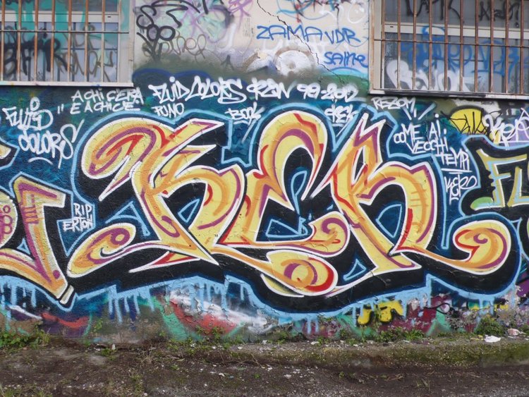 Detail Graffiti Nama Erik Nomer 12