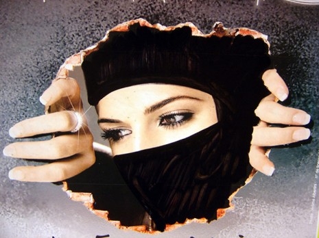 Detail Graffiti Niqab Nomer 30