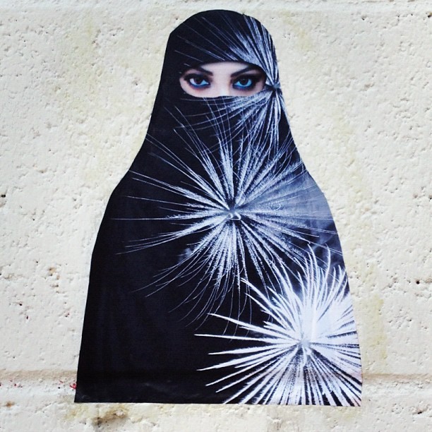 Detail Graffiti Niqab Nomer 33