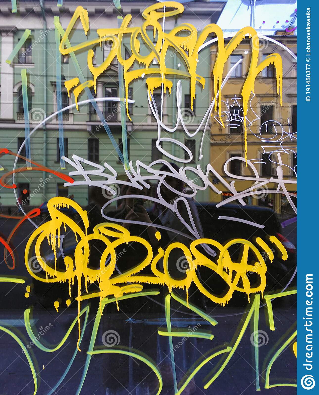Detail Graffiti On Glass Nomer 2