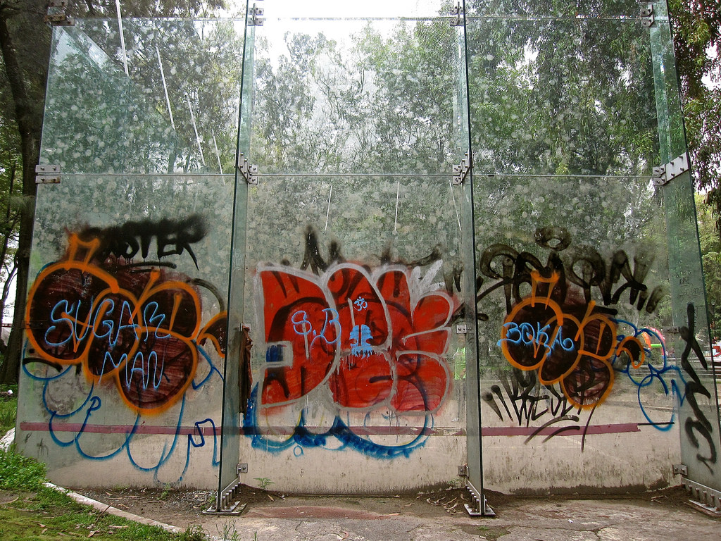 Detail Graffiti On Glass Nomer 18