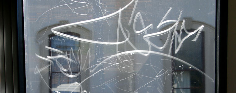 Detail Graffiti On Glass Nomer 32