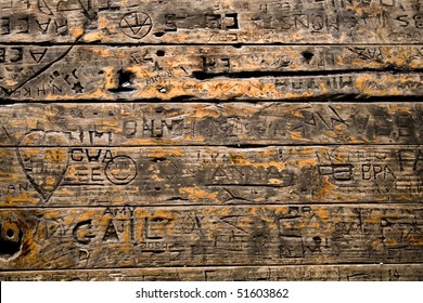 Detail Graffiti On Wood Nomer 45