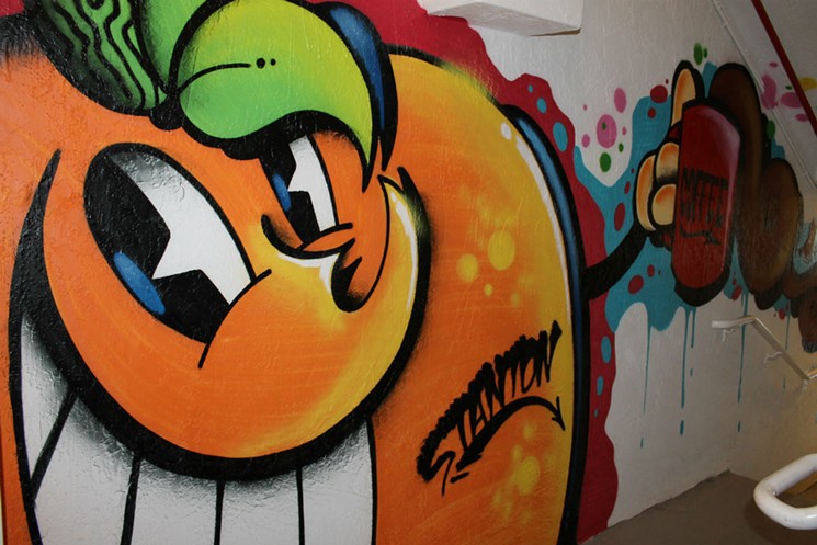 Detail Graffiti Orange Nomer 23