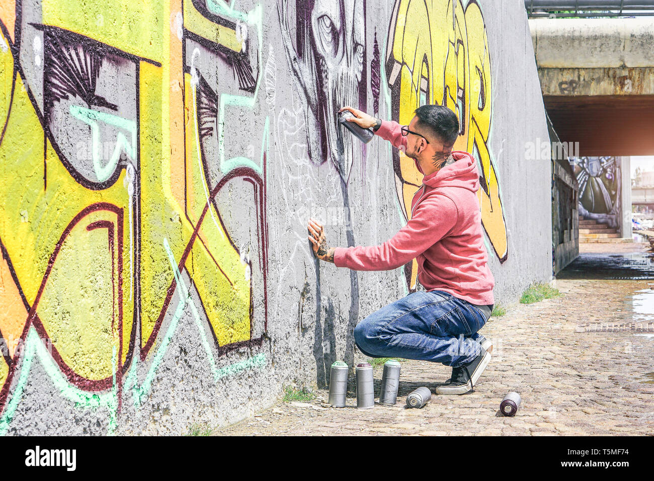 Detail Graffiti Photography With People Nomer 50