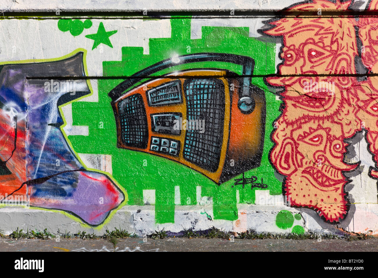 Detail Graffiti Radio Nomer 15