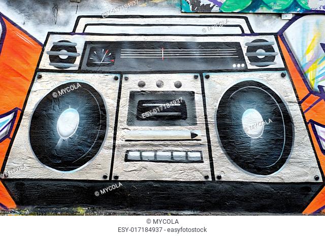 Detail Graffiti Radio Nomer 5