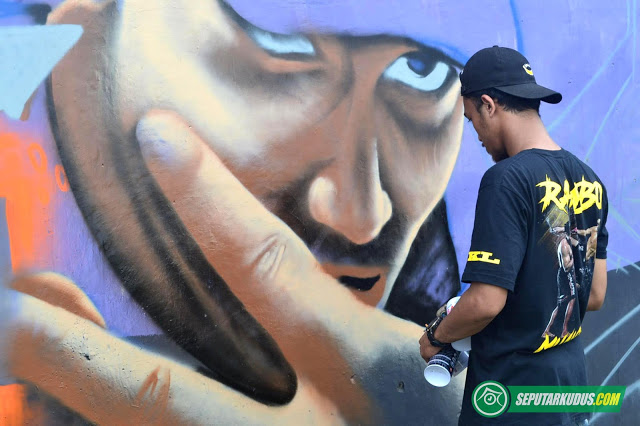 Detail Graffiti Realis Hitam Poutih Nomer 4