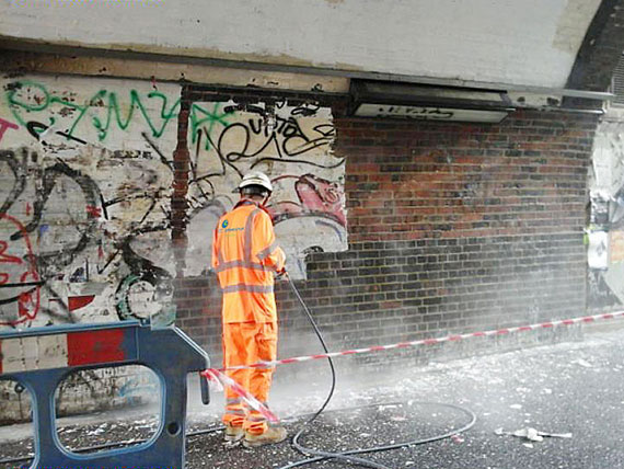 Detail Graffiti Removal London Nomer 30