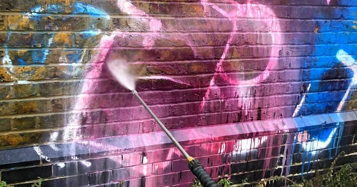 Detail Graffiti Removal Specialists London Nomer 37