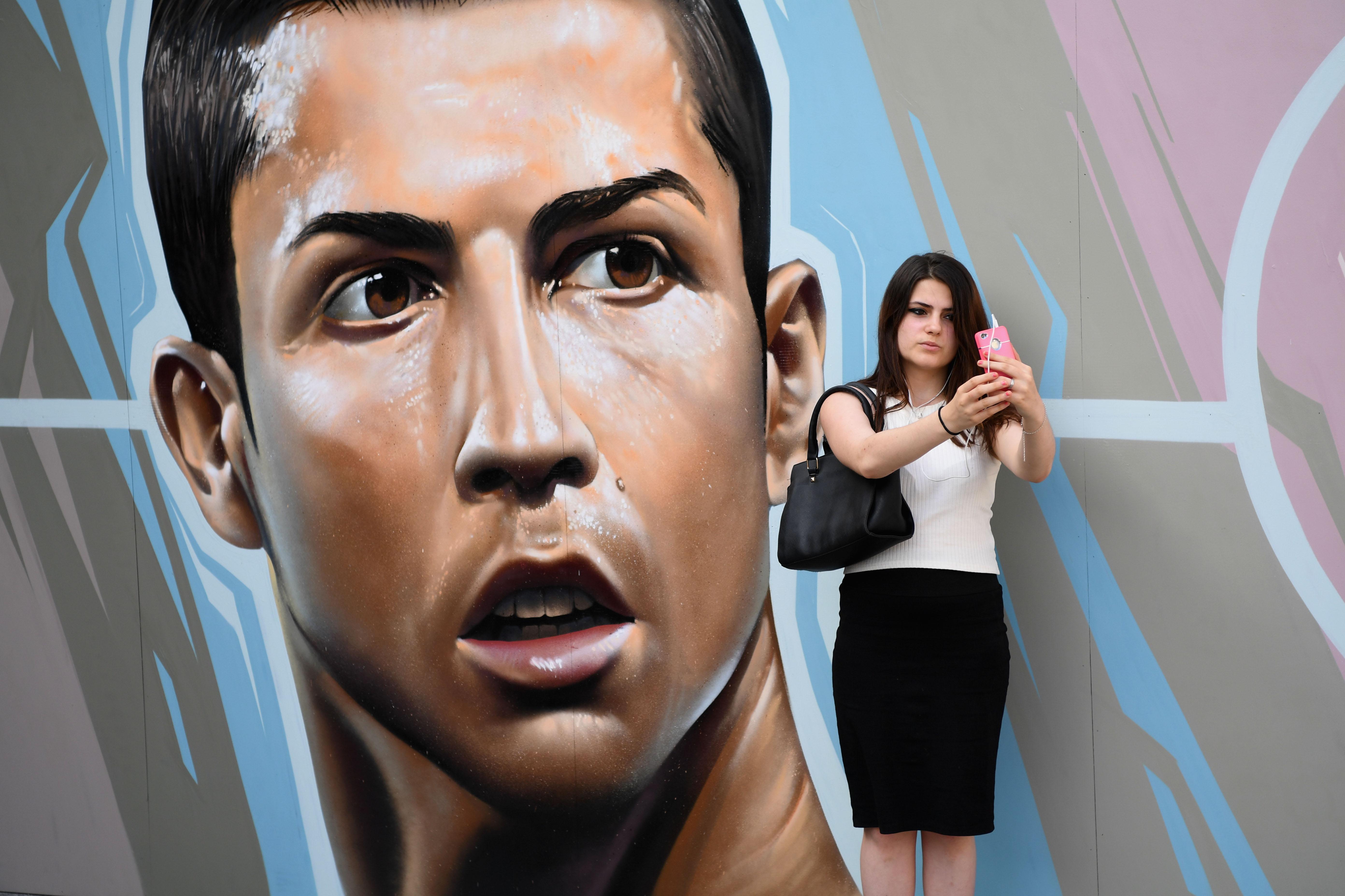 Detail Graffiti Ronaldo Nomer 17