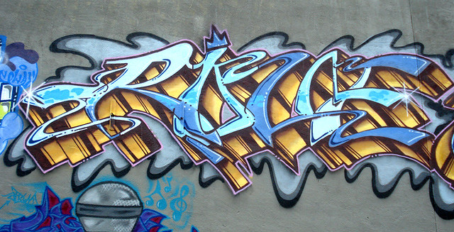 Detail Graffiti Rovie Nomer 3