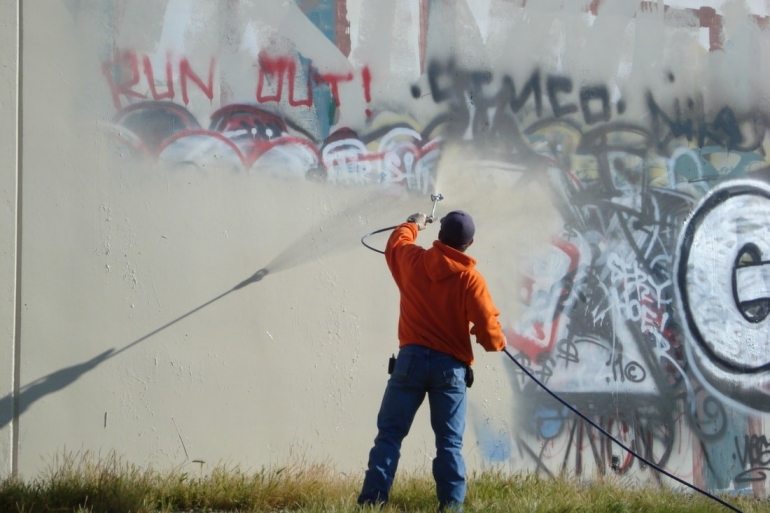 Graffiti Schoonmaken - KibrisPDR