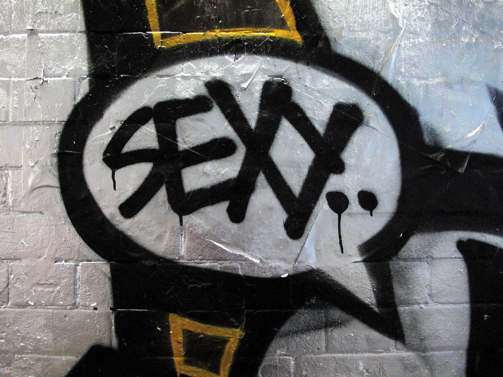 Detail Graffiti Sexy Nomer 37