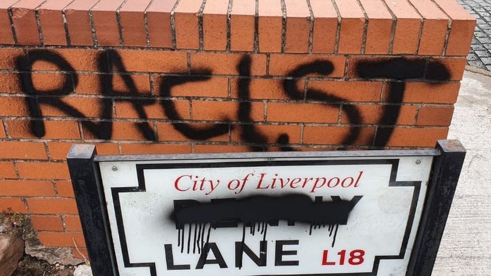 Detail Graffiti Signs Liverpool Nomer 6