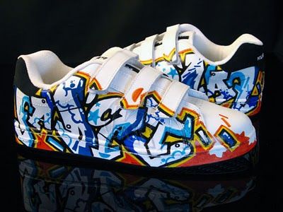 Detail Graffiti Sneakers Nomer 40