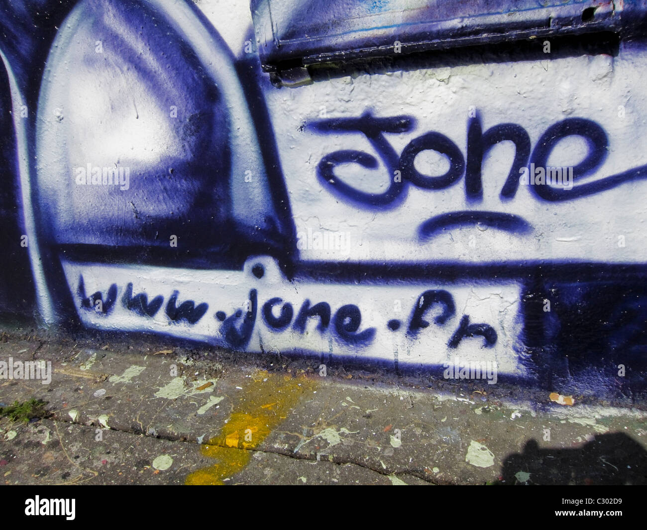 Detail Graffiti Spot Los Leones Nomer 26