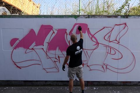 Detail Graffiti Spray Paint Art Nomer 33
