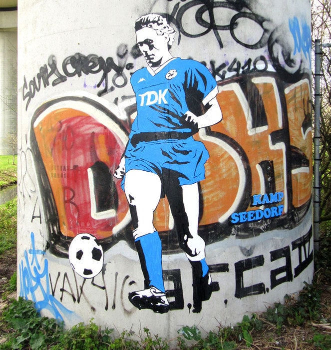 Detail Graffiti Street Football Nomer 7